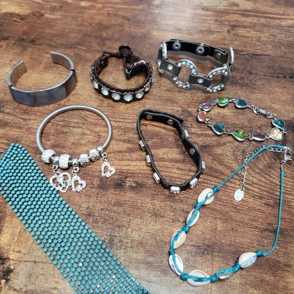 Bracelet bundle of 8 mixed styles, hearts, sea shells - Picture 6 of 8